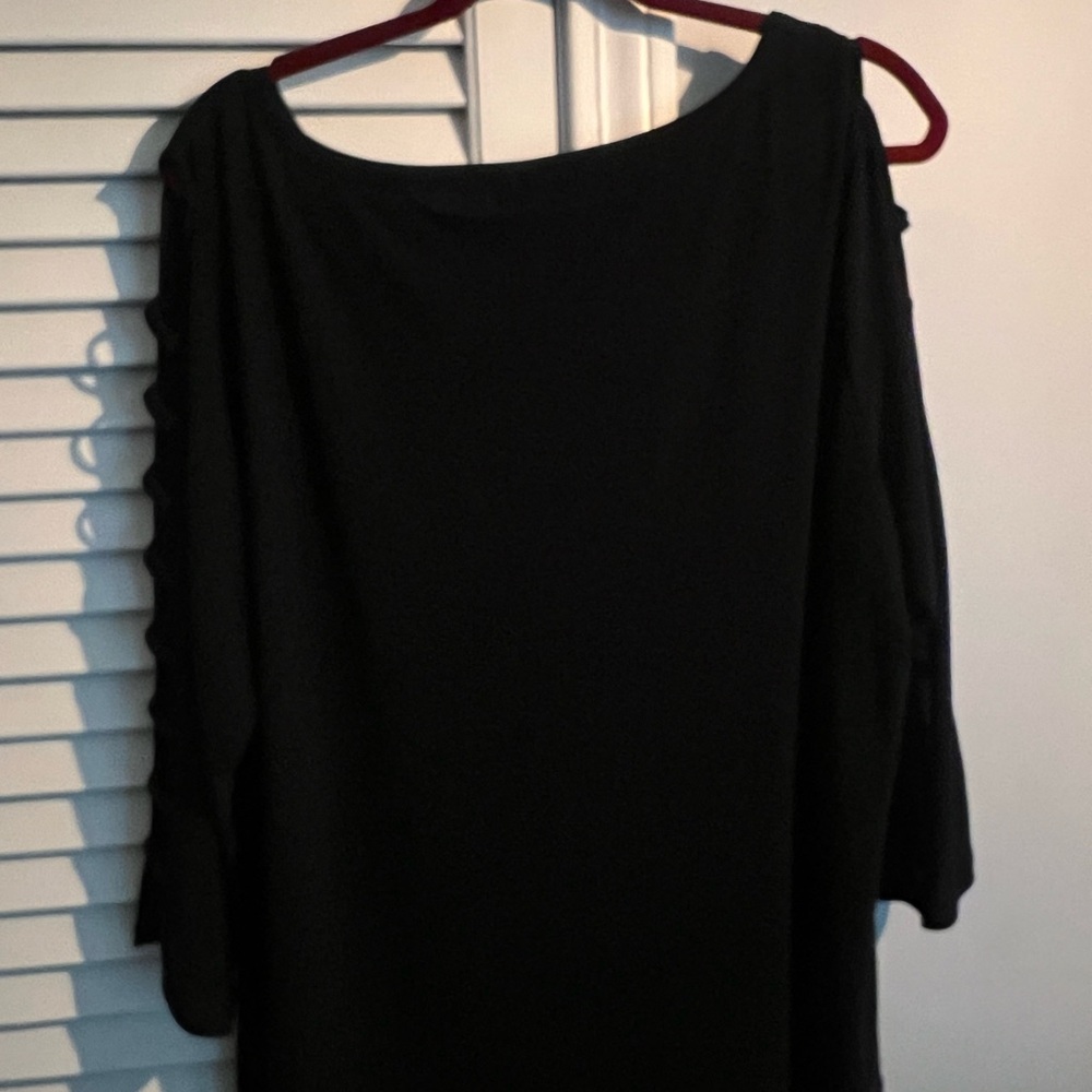Black blouse - Picture 3 of 3
